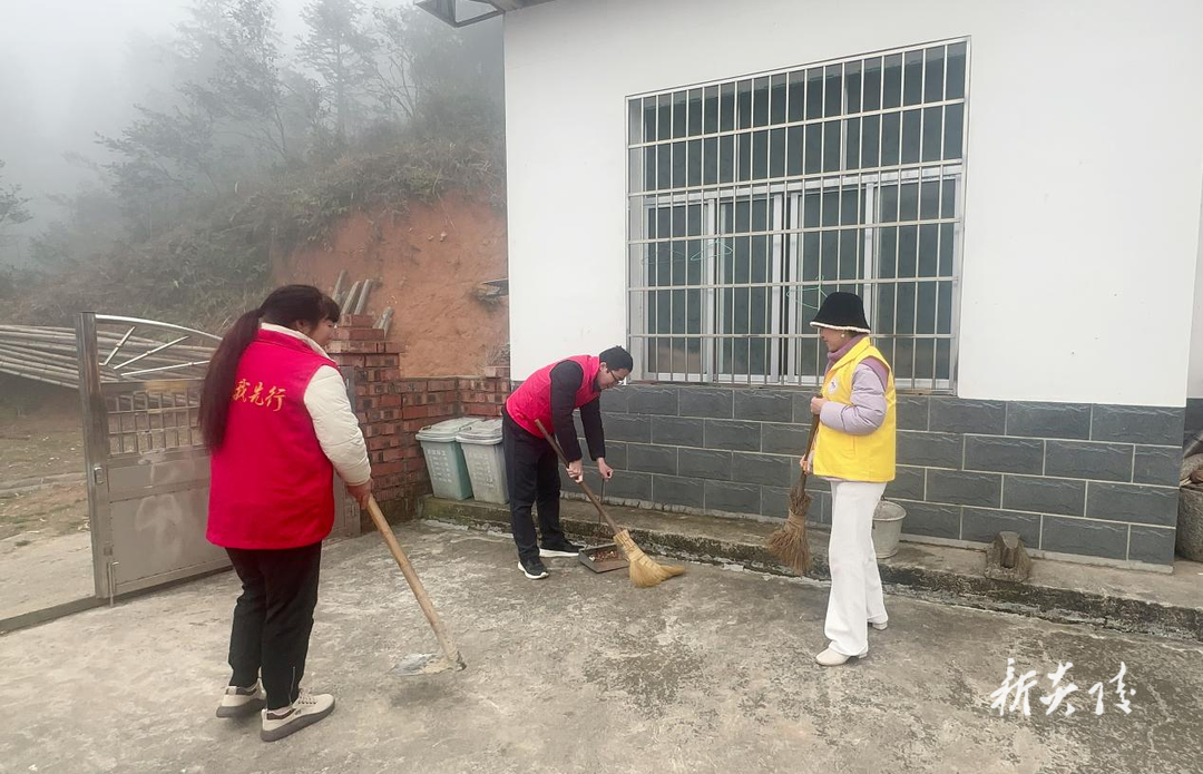 垄溪乡：学雷锋树新风 垄溪人在行动