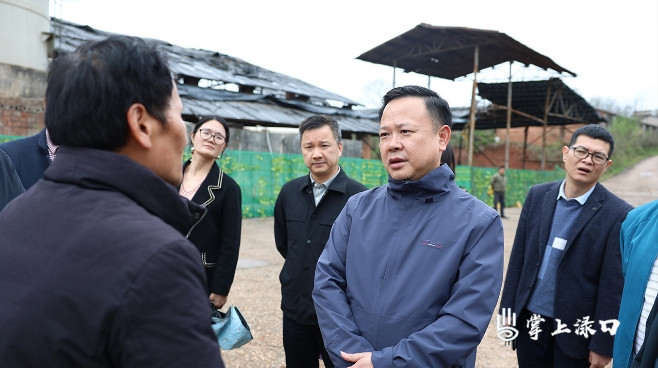 李晓彤督导生环问题边督边改工作