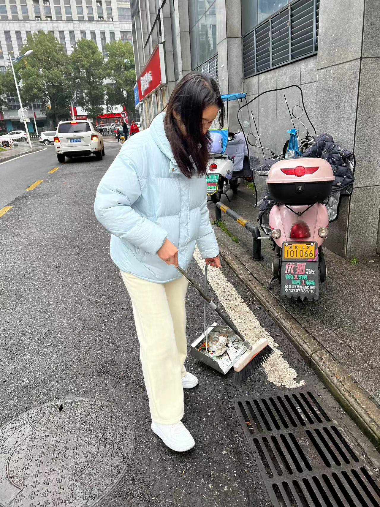 学习雷锋热情高 志愿服务暖民心
