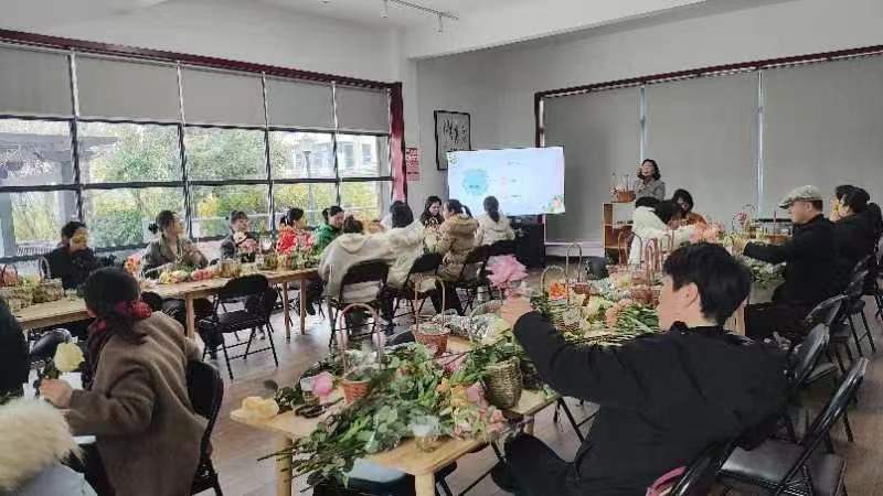 三八女神节插花、化妆培训，让女性更添自信与魅力！