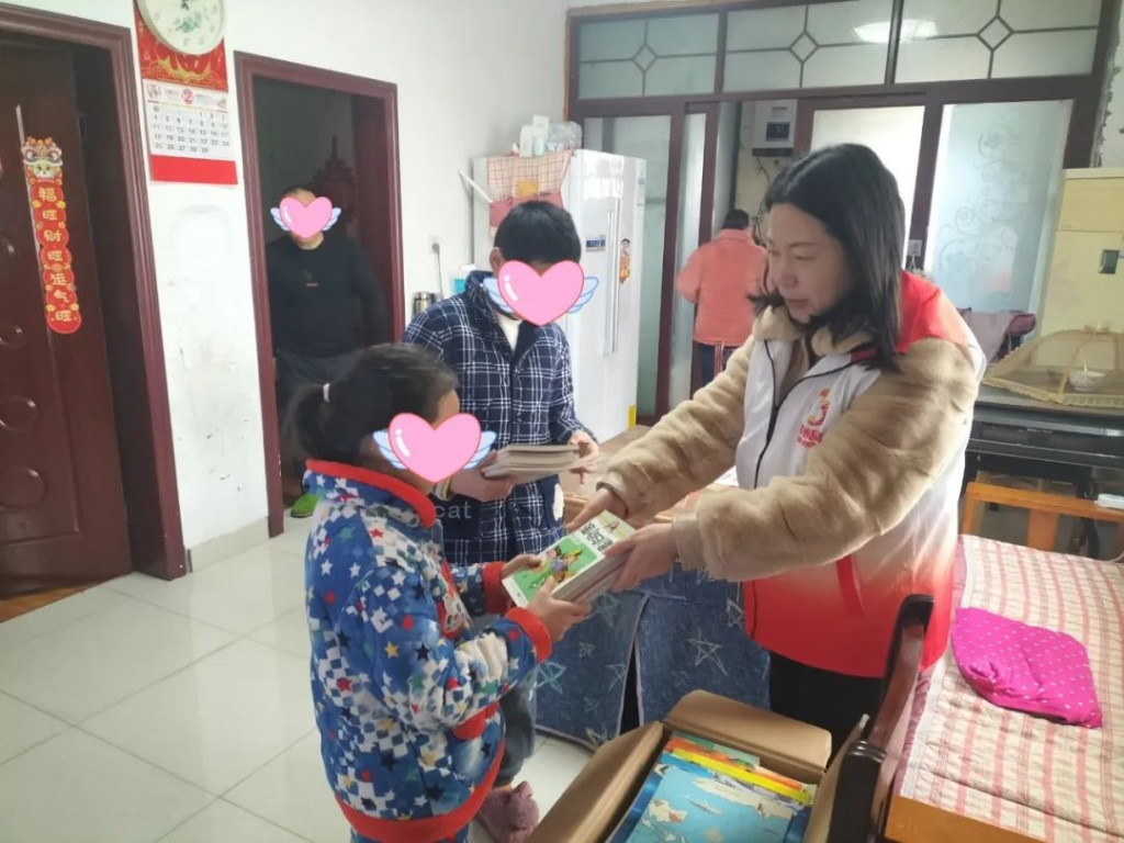 “幸福布谷来敲门”项目组织开展志愿者集中上门服务活动