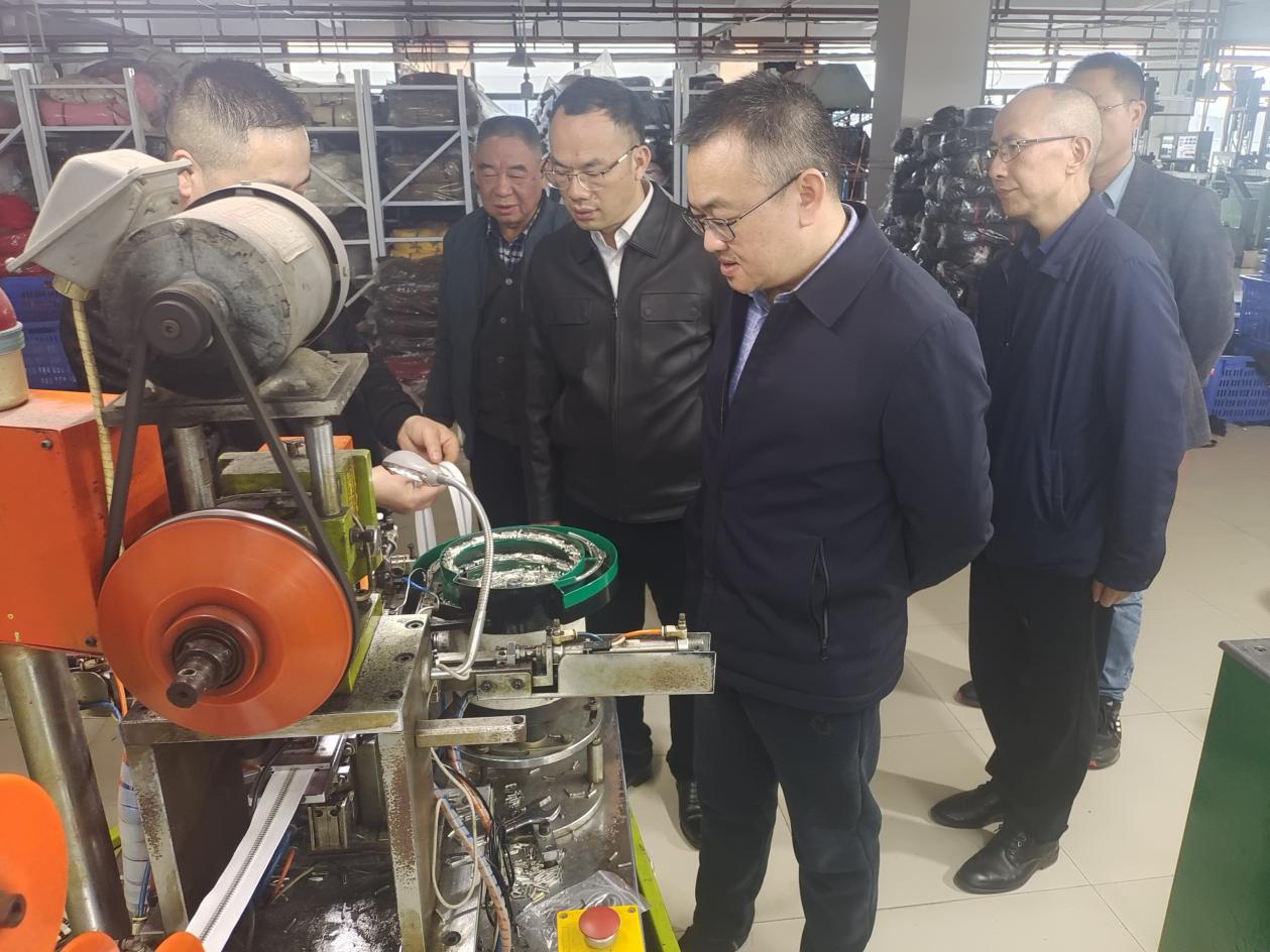 周其伟调研生态环境保护工作