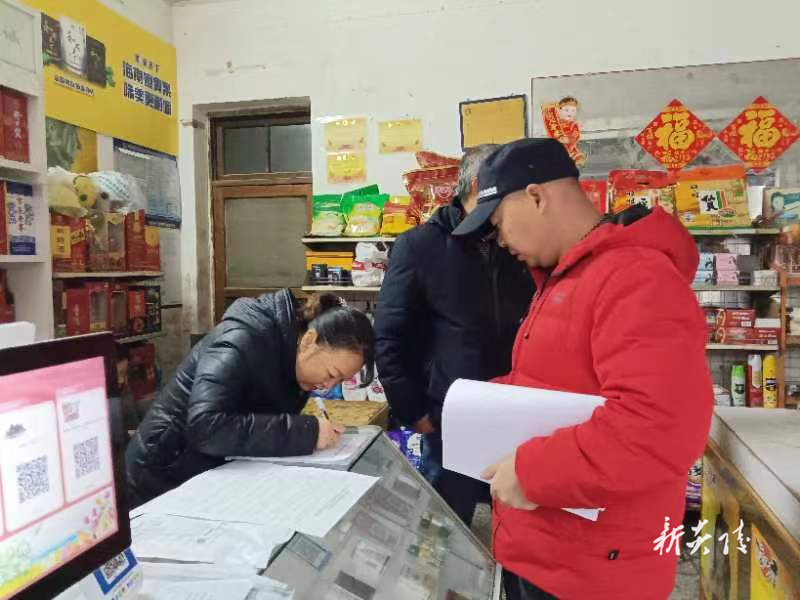 鹿原镇：整治周边环境 净化“花朵土壤”