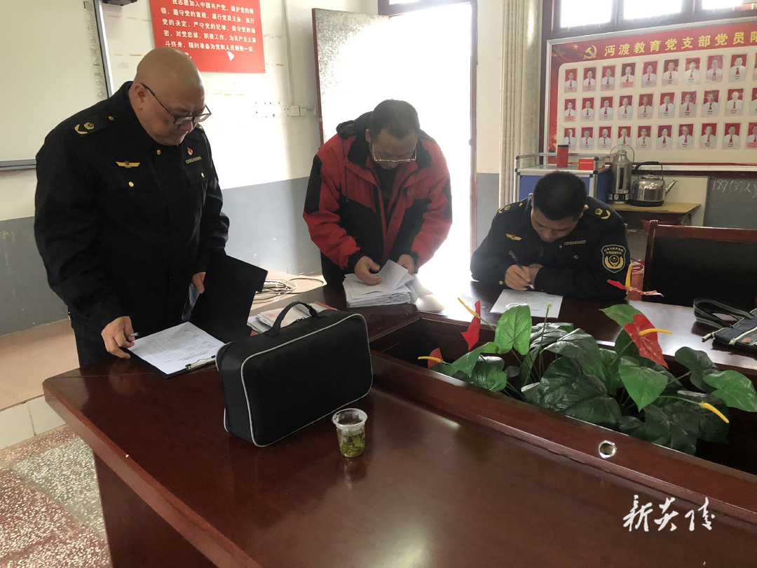 县市场监督管理局开展校园食品安全排查整治专项行动