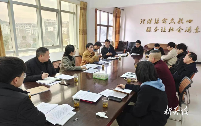 县财政局赴霞阳镇财政所调研