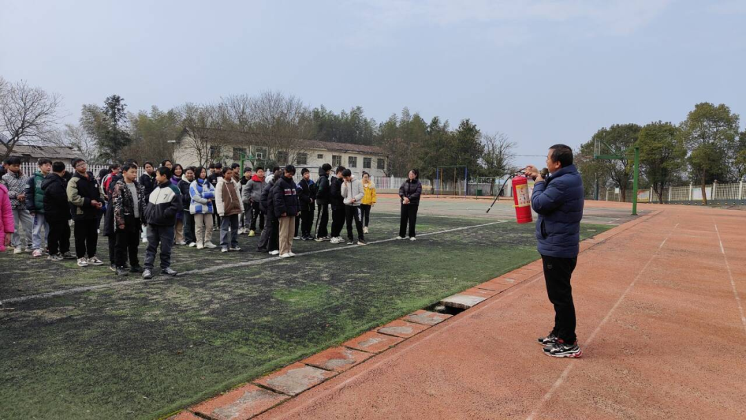 龙潭镇中心学校开展消防安全系列活动