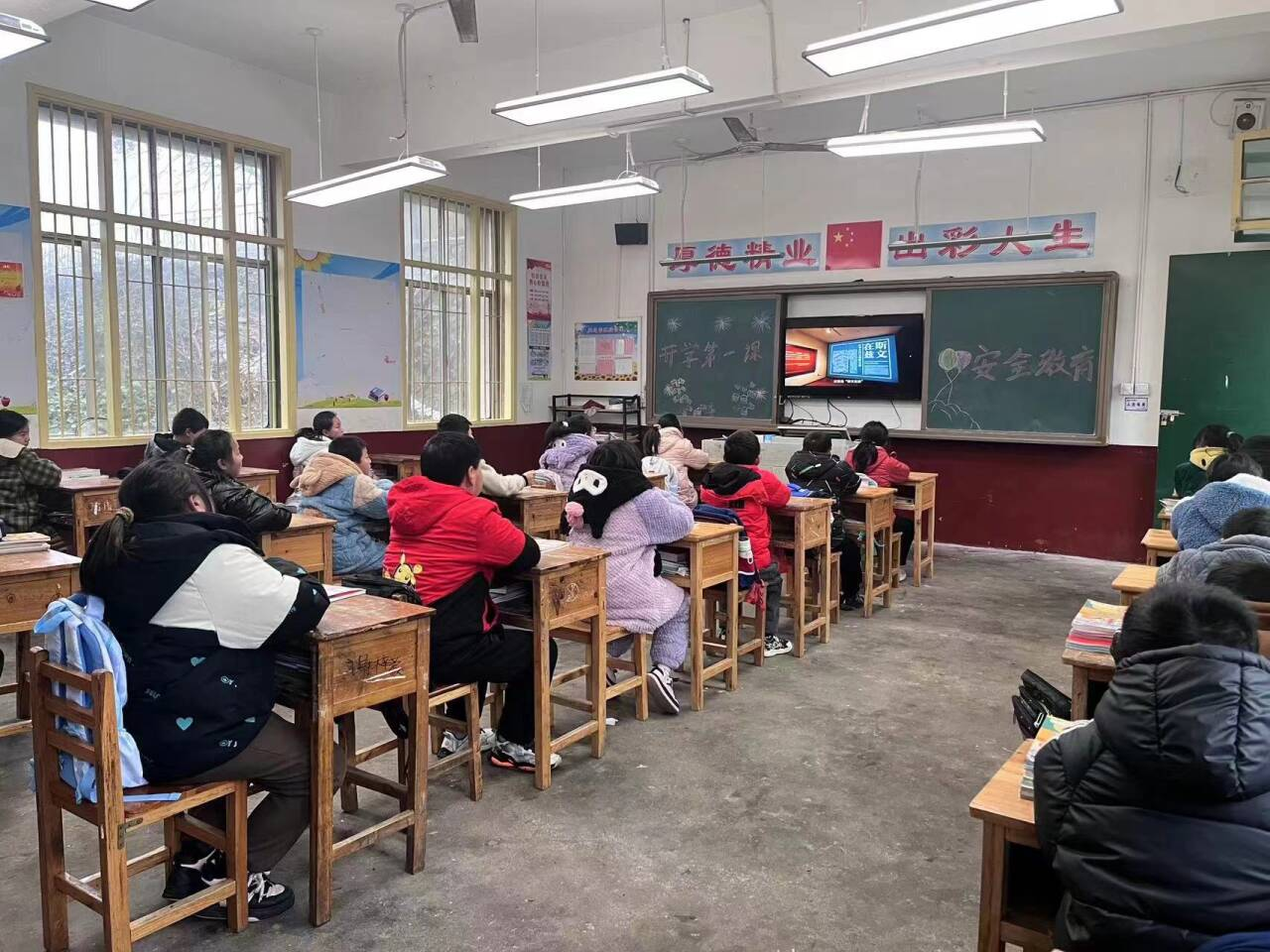 龙潭镇中心学校开展消防安全系列活动