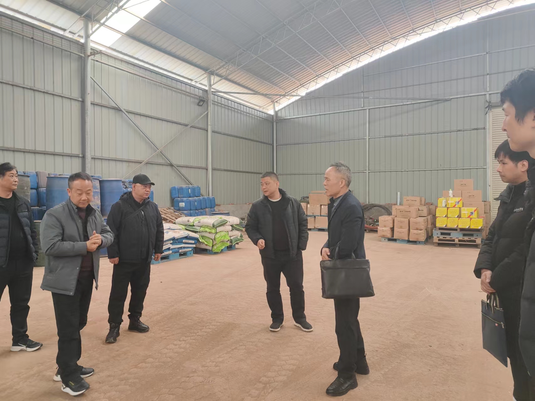 龙凡平主任一行于攸县农机合作社进行水稻机育秧培训前调研