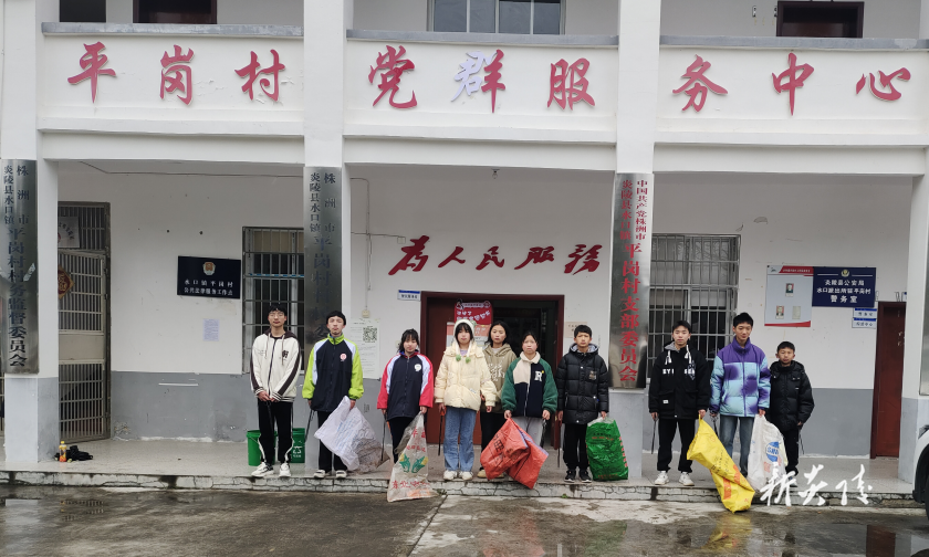 水口镇:争做“小雷锋” 共护家园净