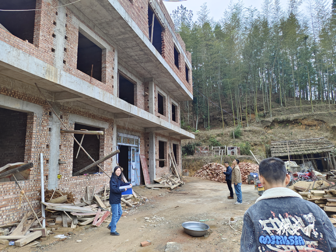 县住建局赴策源开展在建居民自建房施工质量安全检查