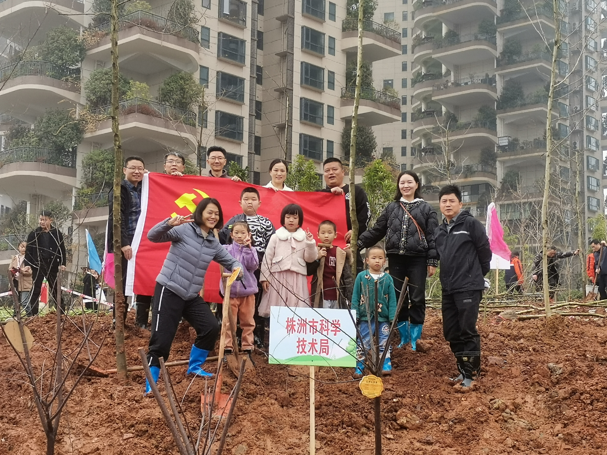 株洲市科技局积极参加义务植树“三认”活动
