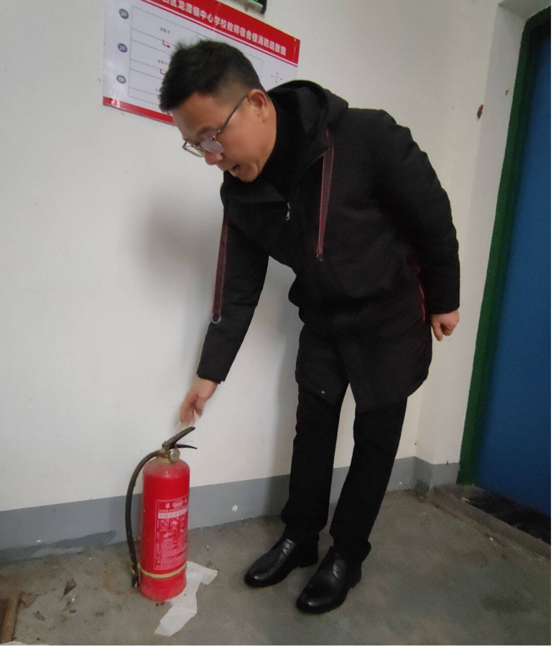 龙潭镇中心学校开展消防安全系列活动