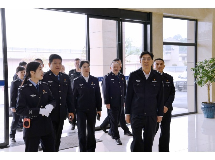 唐文发同志深入市局刑事技术中心调研指导工作