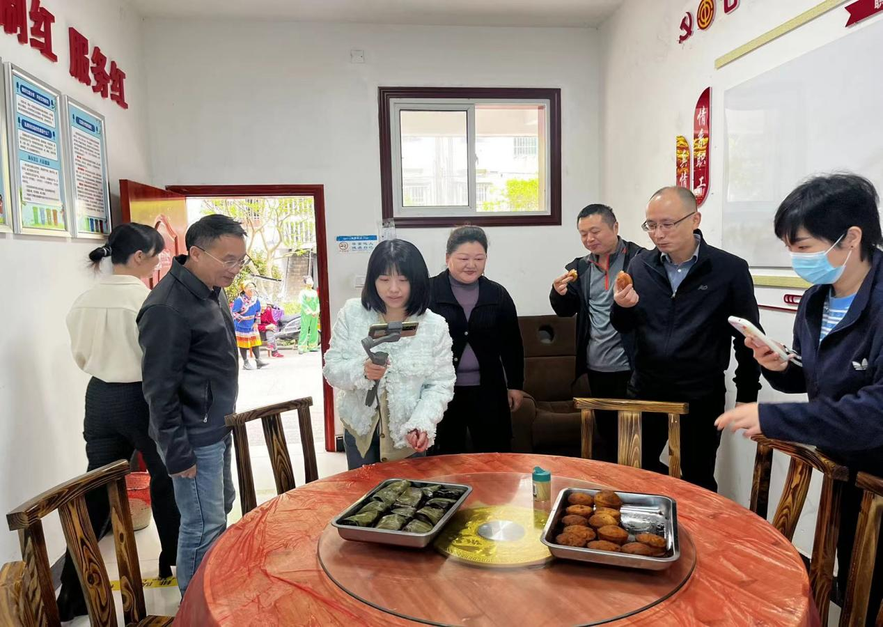 七斗冲社区“红石榴之家.幸福食光” 长者食堂揭牌仪式