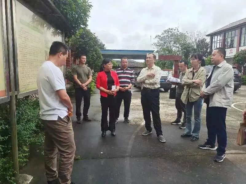 市乡村振兴局局长刘湘元赴朱亭镇调研验收庭院经济试点工作