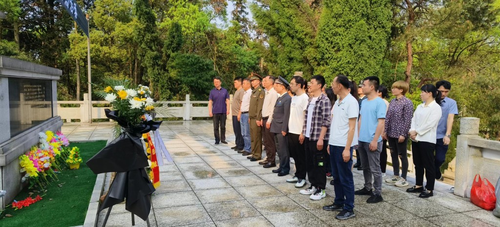 攸县人武部联合县退役军人事务局开展“缅怀革命先烈  赓续红色血脉”清明祭扫主题活动