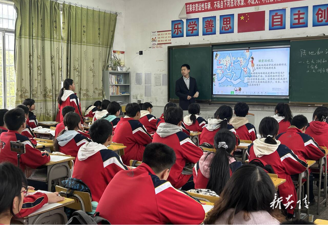 株洲市教科院一行到炎陵中学进行毕业班课堂教学专项视导