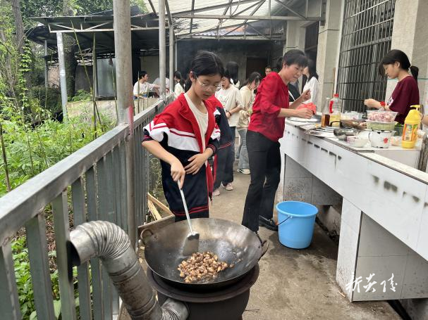 沔渡镇学校开展劳动实践课活动
