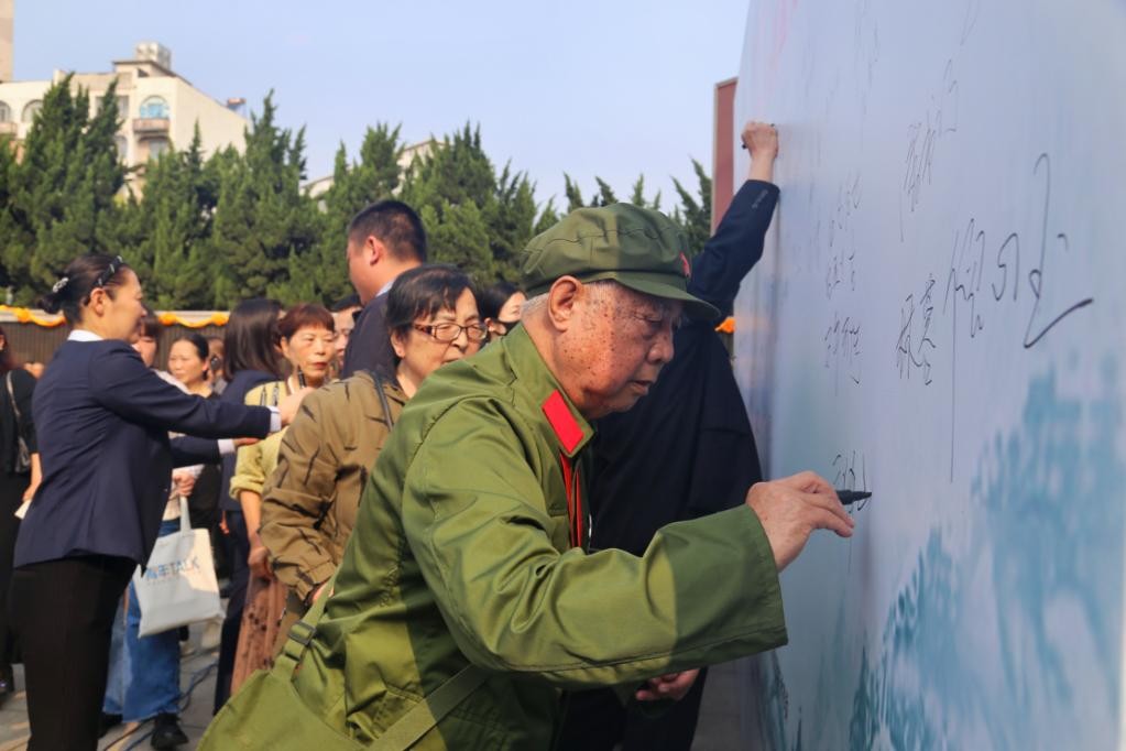 慎终追远 希冀未来——株洲各界深情缅怀革命烈士