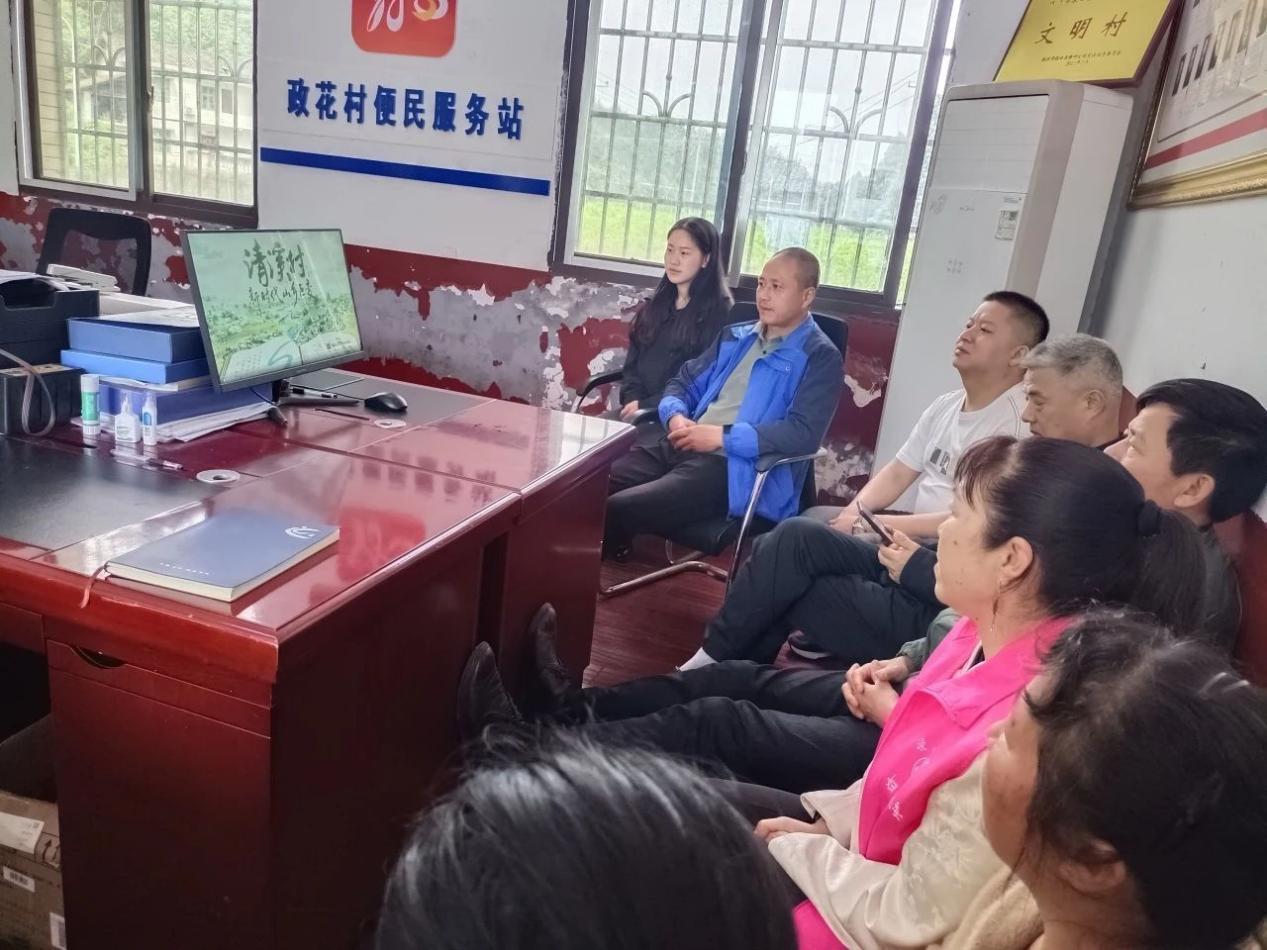 朱亭镇组织全体镇村干部集中观看学习纪录片《清溪村——新时代山乡巨变》