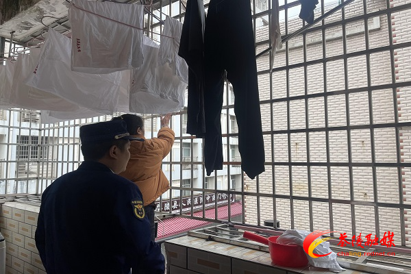 茶陵县消防大队开展防盗窗专项整治行动 清查逃生“拦路虎”