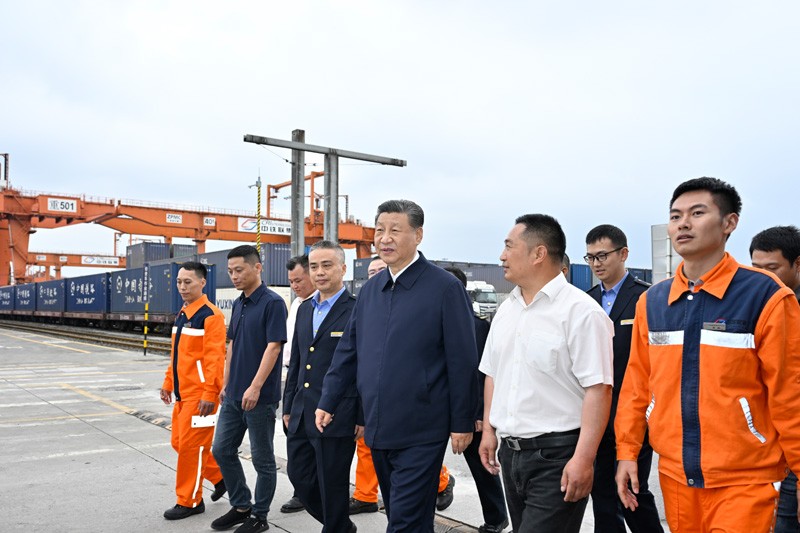 习近平在重庆考察时强调：进一步全面深化改革开放 不断谱写中国式现代化重庆篇章