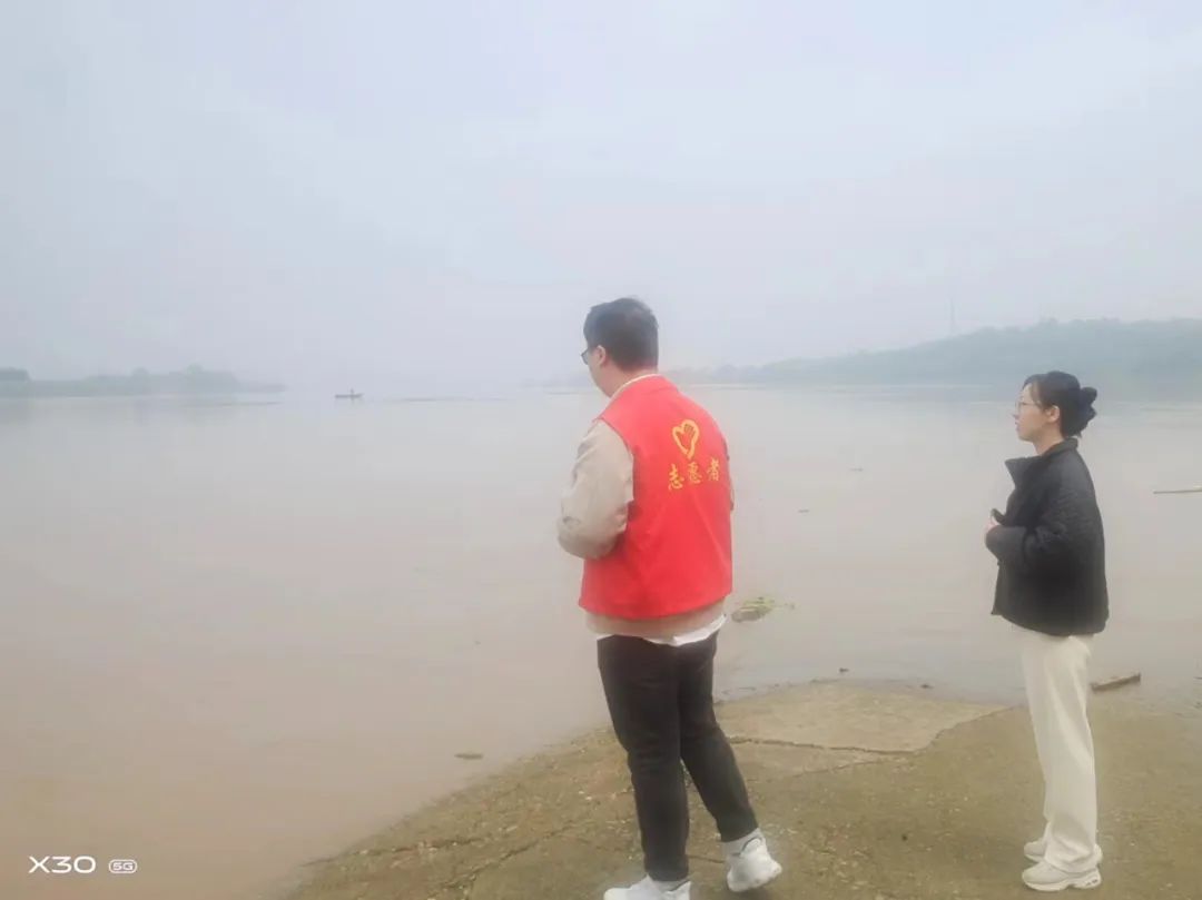 朱亭镇开展雨后防汛巡河工作