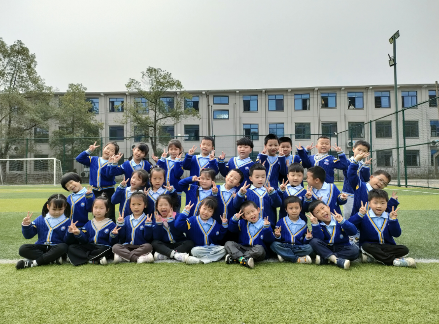 石峰一幼孩子出诗集啦！为你写诗、为你做不可能的事
