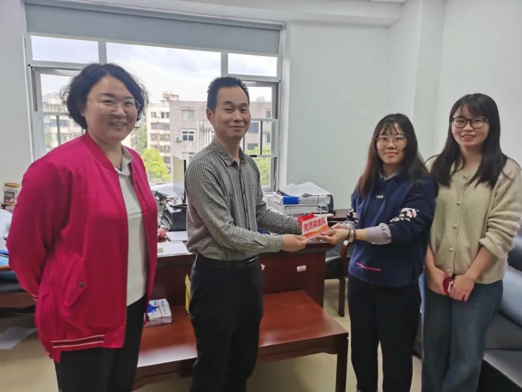 市商务局在职第二党支部组建“党员突击队”