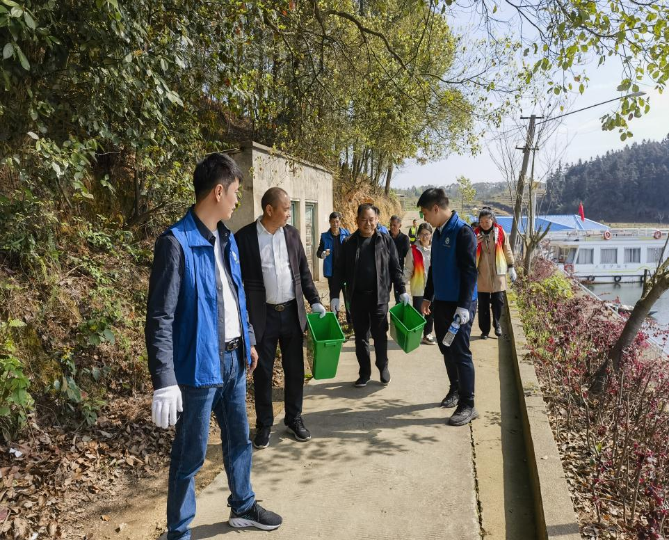 白关镇: “点线面”协同发力 绘就基层治理新篇章