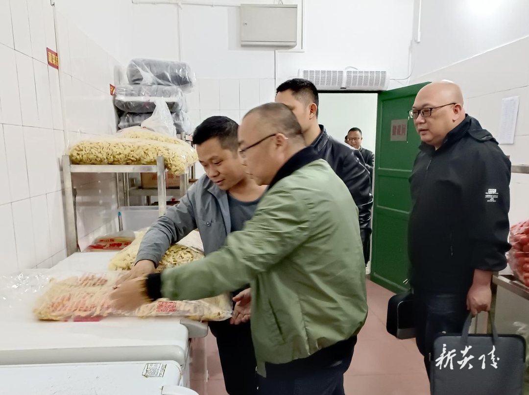 十都镇：“食”刻监督检查 护航校园安全
