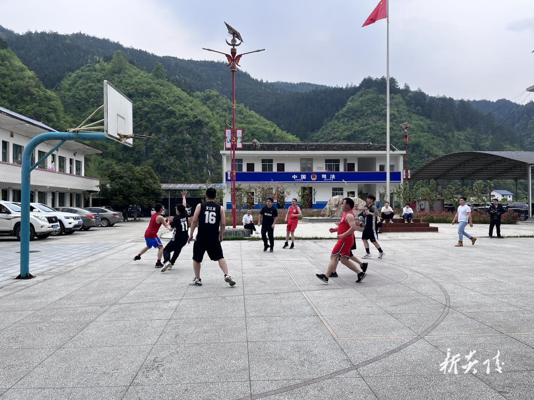 中村瑶族乡：做好“党建 ”文章 促进地企共建