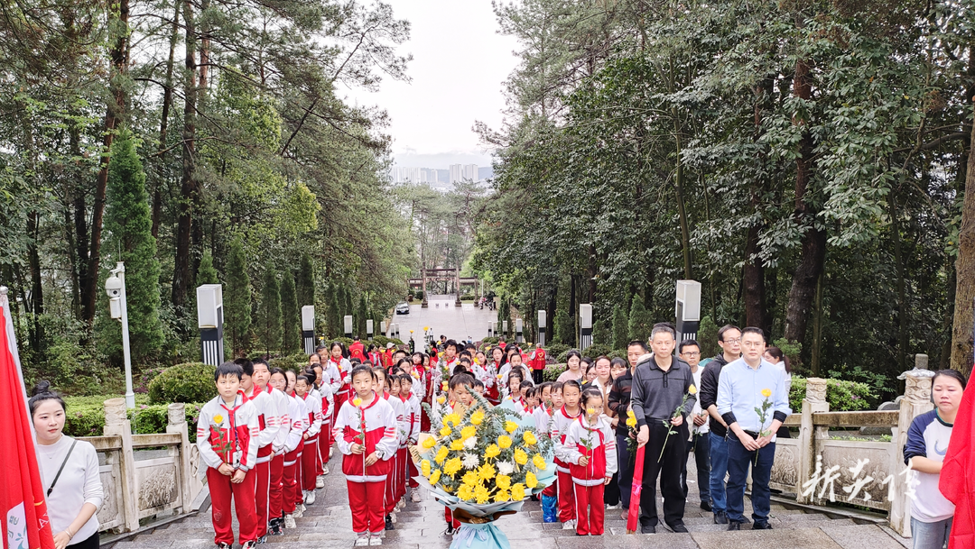 明德小学“红领巾心向党，清明节祭英烈”主题活动报道