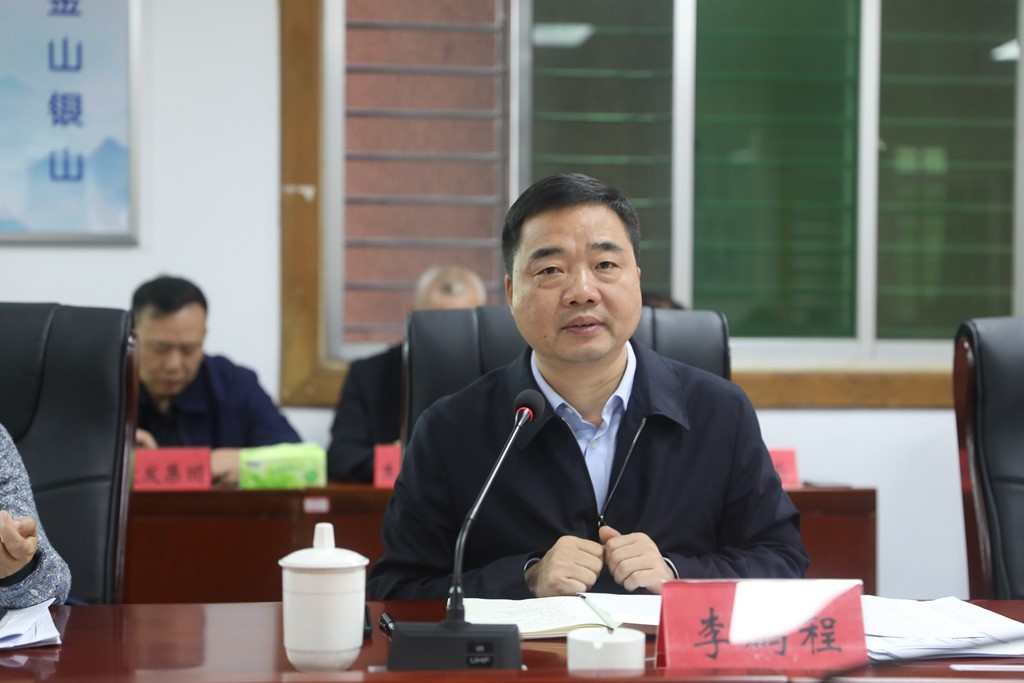 李鹏程调研自然保护地管理和重点项目建设 强调：坚持保护与发展并重 为攸县高质量发展注入绿色动力