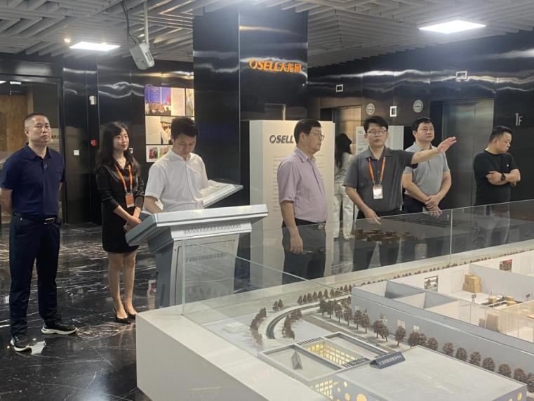 杨红兵带队赴重庆招商考察