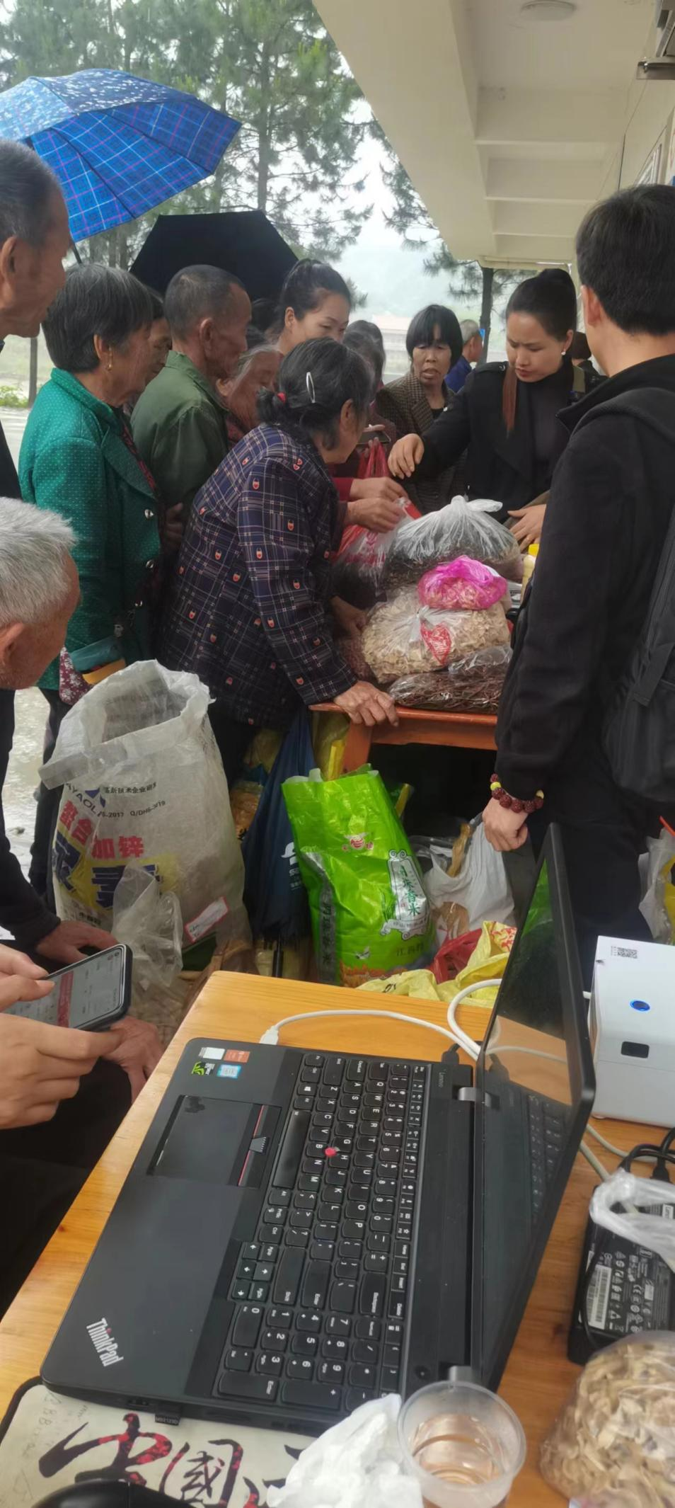 直播带货促销售，公益助农暖人心