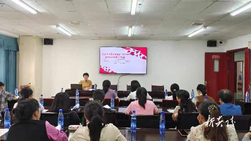 县卫健局召开新生儿疾病免费筛查与诊断服务项目推进会暨全县妇幼健康业务培训会