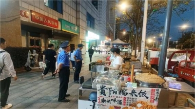井龙街道城管派驻中队 开展夜宵露天烧烤专项整治行动
