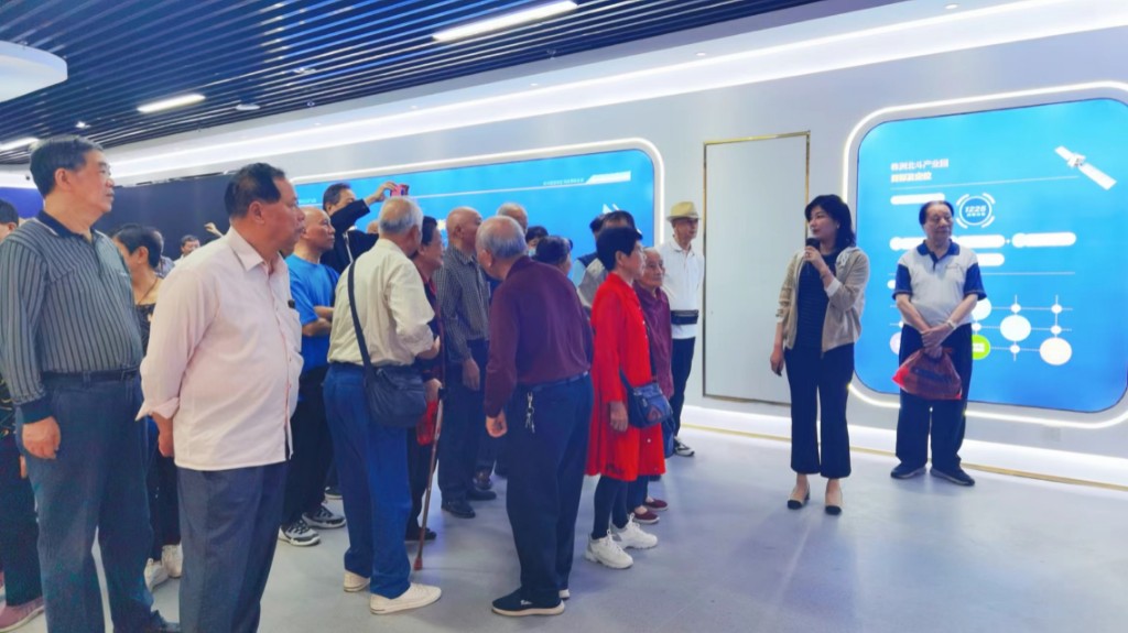 市行业办公室组织离退休干部赴北斗产业园参观学习