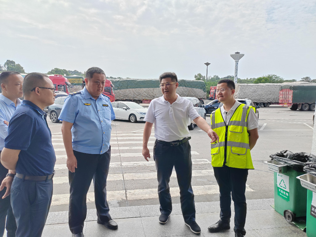 付访华督查高速公路“三保三大”及安全生产工作