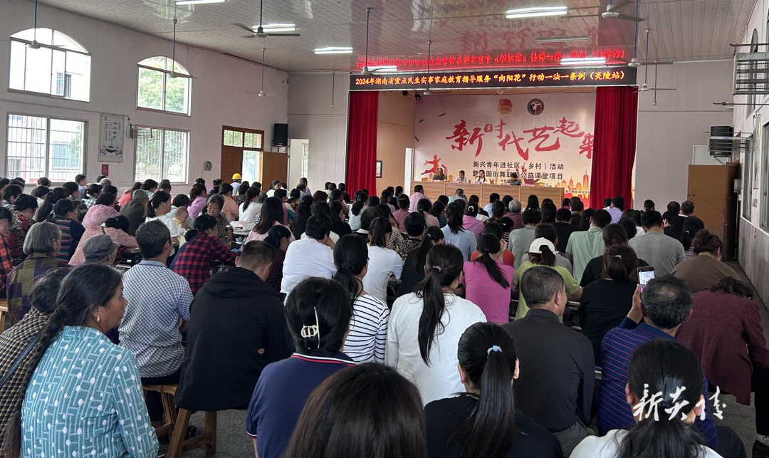 十都镇：“向阳花”开 呵护成长