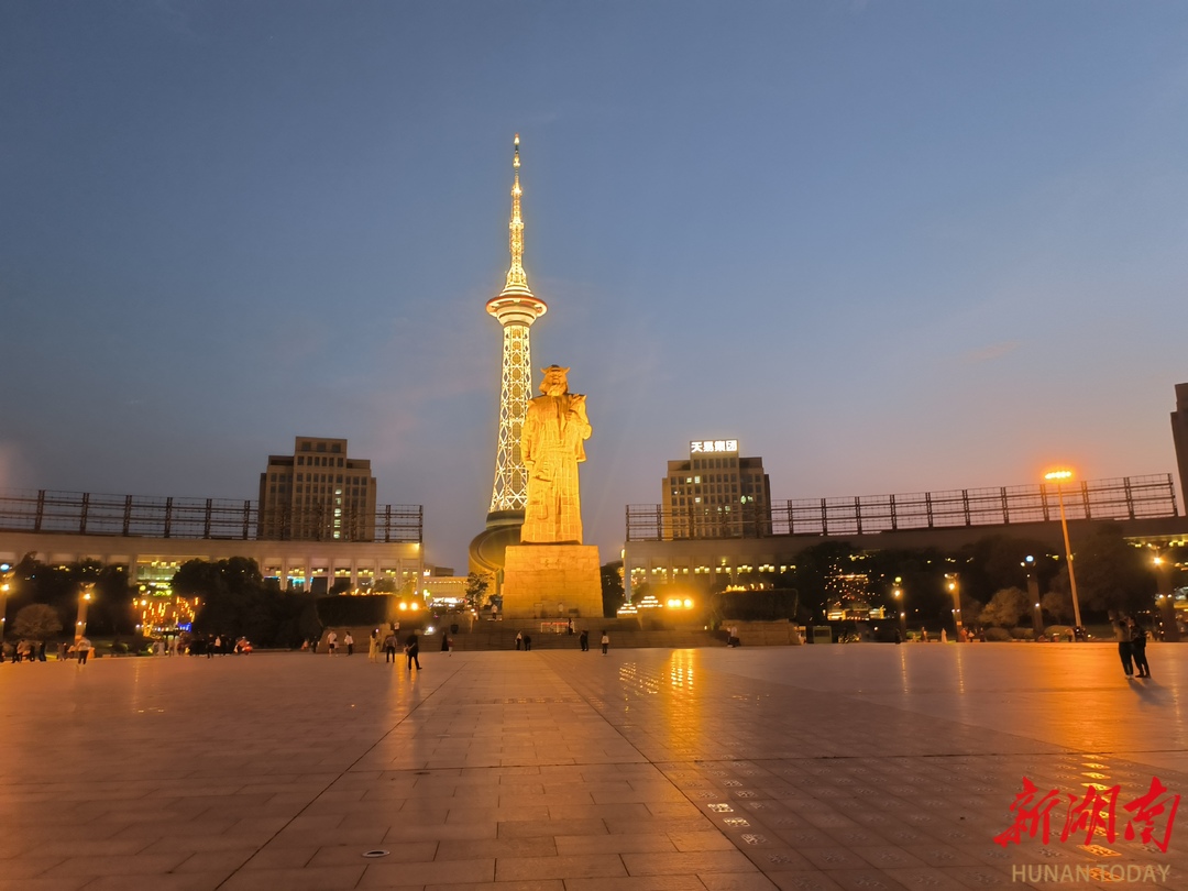 湖南日报丨株洲神农城璀璨夜经济