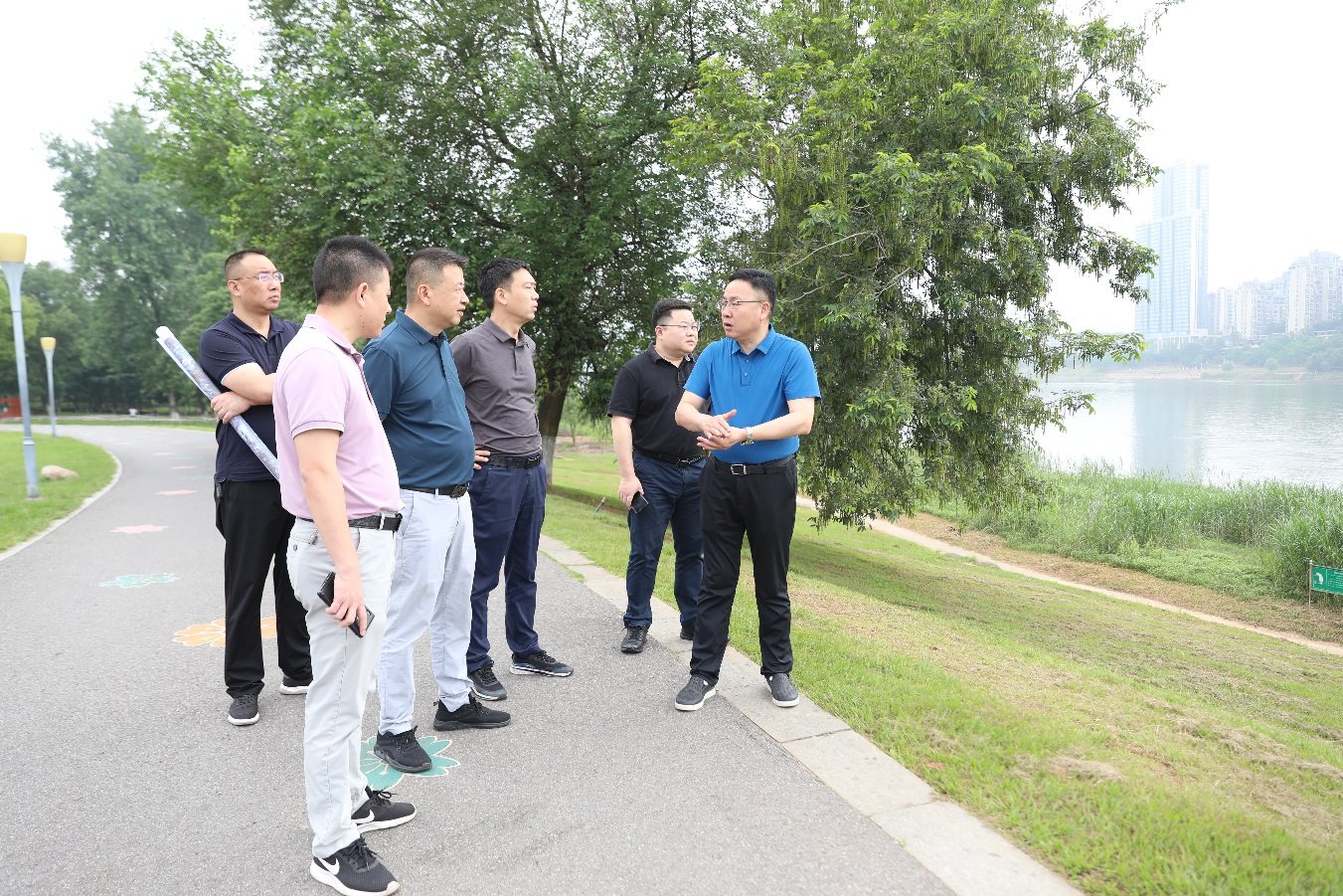 徐业伟调研湘江风光带和城中村改造规划工作