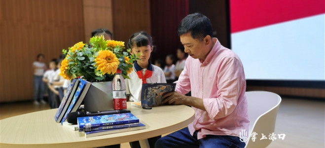 著名儿童文学作家邓湘子走进市二中附属第三（南洲）小学