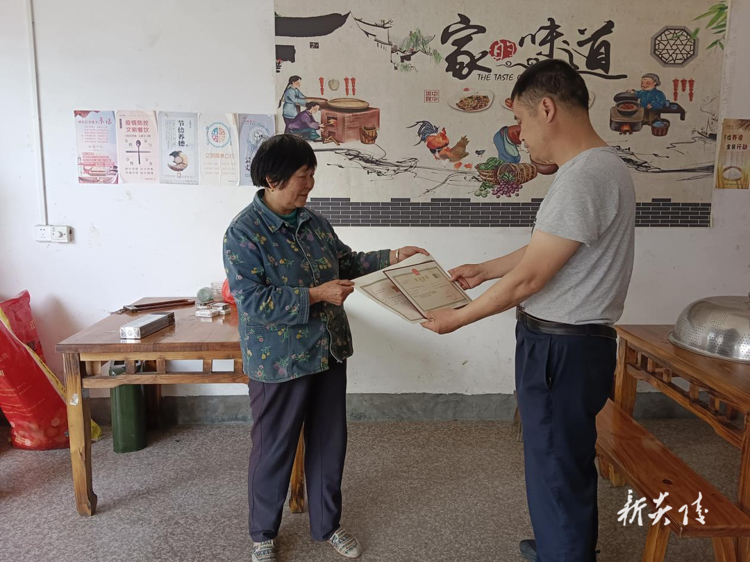 下村乡：“送证上门” “问情”经营主体