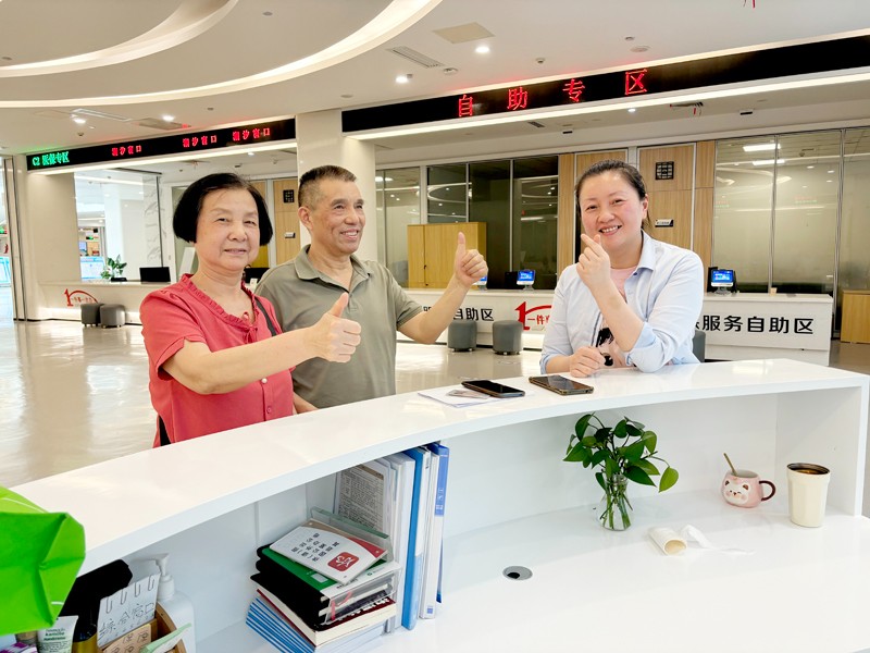“咨询台”变“点赞台” 服务有爱办事无碍