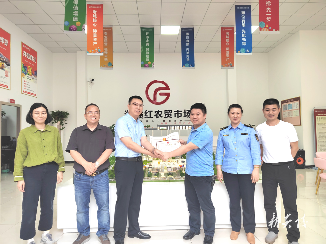 县市场监管局：“亲身讲”“主动送”服务到家暖企行