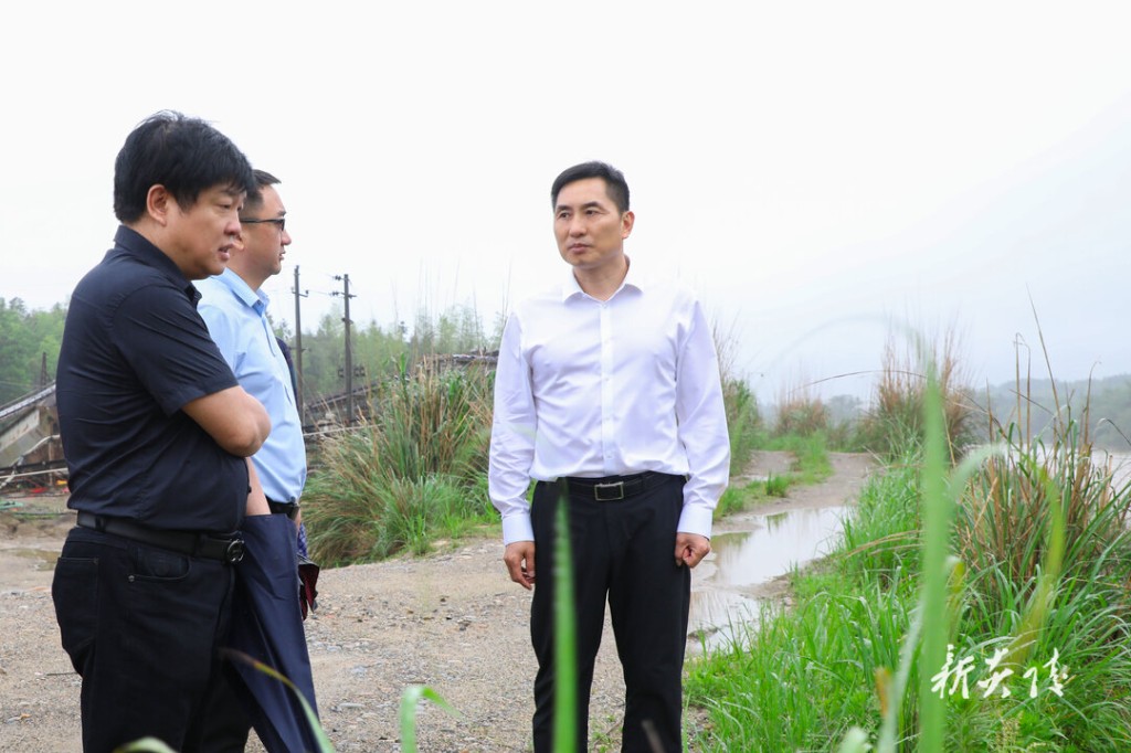 尹朝晖督导“五一”假期前安全生产，调研河长制、生态环保等工作