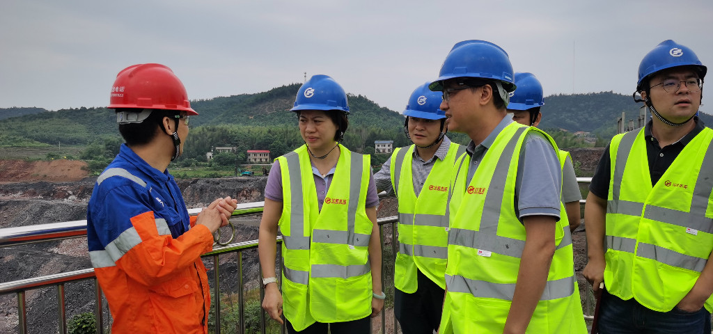 赖晓智到龙船镇调研环境保护和堂市煤矿退出房屋处置工作