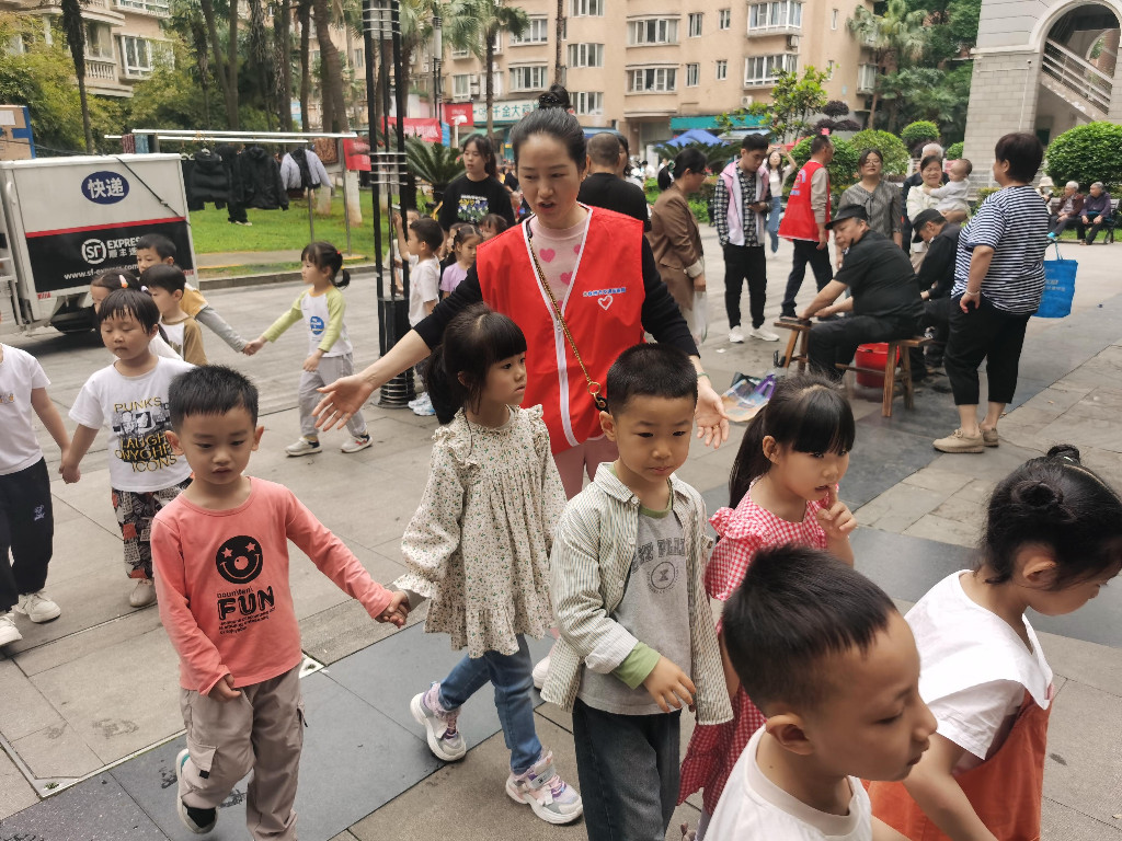 银耀株洲进社区 党建引领志愿红！株洲市交通运输局离退休党员志愿服务分队进社区开展志愿服务活动